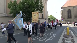 Procesja Bożego Ciała Poznań 2024 - W drodze do 1 ołtarza - Plac Bernardyński - Piękne dzwony