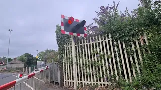 *Intercity* Dunmurry Glebe Road Level Crossing (Belfast) Monday August 02.08.2021