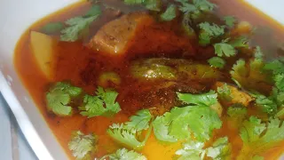 Beef ka Aloo gosht.mazedar apko zaror pasand aayga.cooking with Amber Kashif...