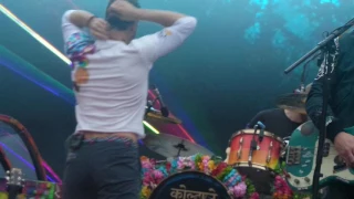 Coldplay LIVE Hannover - Chris Martin changing his shirt - June 16th 2017