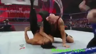 Big Show Chokeslams to The Great Khali