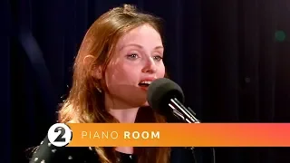 Sophie Ellis-Bextor - Murder On The Dancefloor (Radio 2 Piano Room)