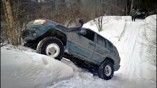 Jeep лезет на дерево: штурмуем квадрогорки / Jeep WJ 4.7 offroad V8 pure sound