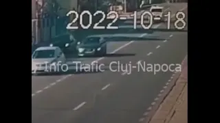 Accidentul din Florești între o ambulanță și o mașină, surprins de camerele de supraveghere