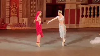 Ekaterina Krysanova and Maria Koshkaryova in ballet Bayadere