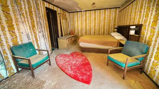 Abandoned 1970's Lovers Hotel Stuck in Time - Retro Time Capsule Rooms!!