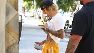 EXCLUSIVE - Justin Bieber Asks The Paps For Help In Finding His Friend's House!