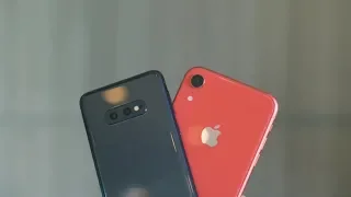 Samsung S10e vs iPhone Xr comparision. Size, camera, features and price.