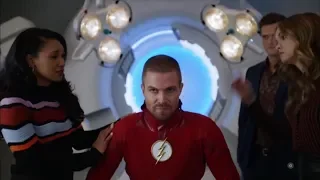 Elseworlds Part 1 Barry realizes he is the Green Arrow, Oliver in Star Labs Scene