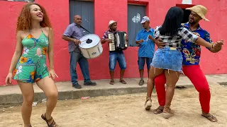 Seu Biu arrocha as Cumades no Forró de São João