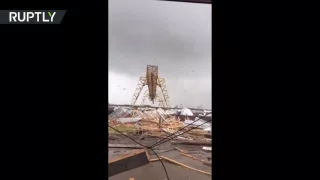 Смертоносный торнадо бушует в России.