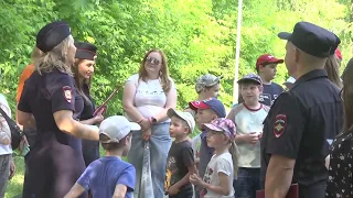 Во Владимире полицейские необычным подарком поздравили юных жителей города с Днём защиты детей