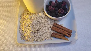 QUICK BROWN CINNAMON SUGAR OAT RECIPE WITH RASBERRIES, BLUEBERRIES, AND CHIA SEED