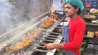 🇵🇰 STREET FOOD IN FAISALABAD PAKISTAN, WALKING TOUR OF FAISALABAD, PAKISTANI STREET FOOD, 4K60FPS