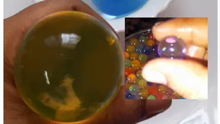 Jumbo orbeez VS regular water beads!  😱  /jelly balls/water balls/magic balls