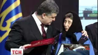 Петро Порошенко вручив сьогодні 107 орденів Золота зірка Героя України
