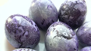 Красим яйца на Пасху в чае каркаде / Необычные мраморные яйца без химии