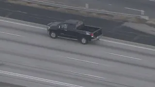 Pickup truck leads police chase on 405 Freeway in LA County