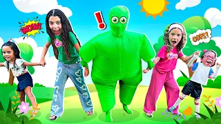 SARAH e AMIGAS em uma HISTÓRIA ENGRAÇADA do MONSTRO BALÃO | Best stories for kids