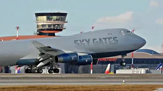 How 20-year-old double-decker planes take off. Boeing 747 takes off a lot from Sheremetyevo.