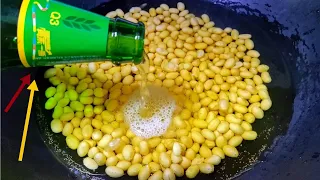 Pour the beer into the soybeans, and it will instantly become a delicacy.