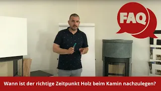 Holz beim Kaminofen nachlegen? Wann ist der richtige Zeitpunkt?