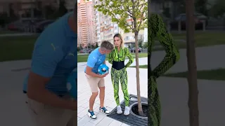 АЛЕКС И ЕГО ЛЮБОПЫТСТВО🤾🏼‍♂️🐍🤪ЧТО ТАМ ЗМЕЙКА ПРЯЧЕТ❓😲 #shorts #шортс #приколы #юмор #tiktok