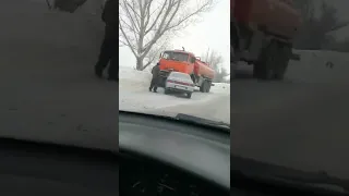 В Вольске «Лада» врезалась в бензовоз