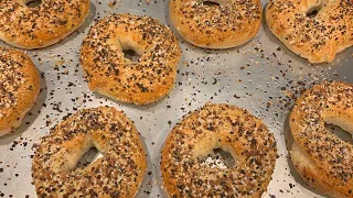 Chewy New York Style Everything Bagels! - How to Make Chewy and Fluffy Bagels at Home