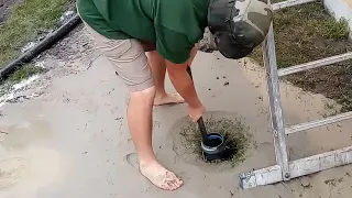 How to drill a hole in the ground with water