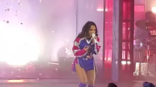 Becky G - Shower, Mi Casa Tu Casa Tour