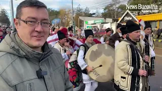 MASCAȚII au "rupt" asfaltul pe bulevardul din Suceava! Parada Obiceiurilor de Iarnă - 2022/23