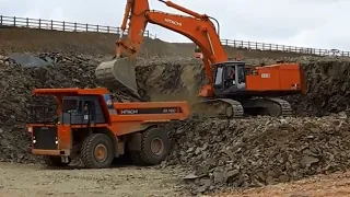 Hitachi Zaxis 870 LCH excavator loading blasted rock (part 1)