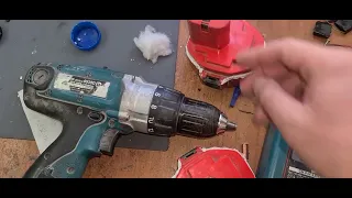 makita DC1414T не заряжает