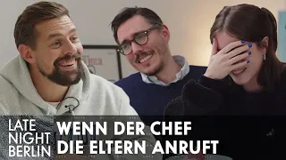 Klaas erfährt peinliche Kindheits-Stories von Mitarbeiter:innen | Late Night Berlin