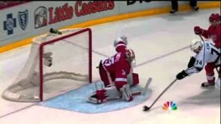 Jimmy Howard shuts down Dwight King on the rebound - Kings Feb 10 2013