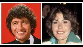 MAC DAVIS - Baby Don't Get Hooked On Me / HELEN REDDY - I Am Woman - R.I.P.