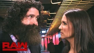 Stephanie McMahon streitet eine geheime Absprache mit Triple H ab: Raw, 5. September 2016