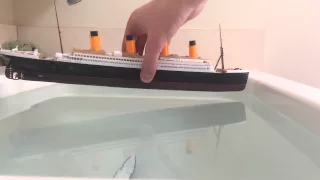 Titanic model sinking 2