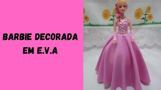 #Barbie decorada com  E.V.A