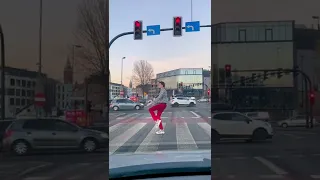 Smooth criminal dance at a traffic light by dancingsfinks tik tok