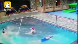 Ребенок чуть не утонул, пока его мать думала, что он играет