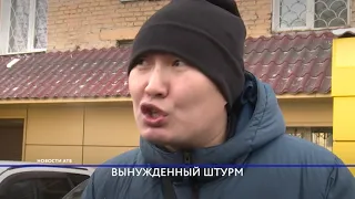 Таксисты Улан-Удэ взяли штурмом офис службы заказа "Максим"