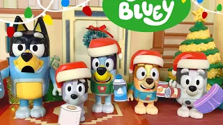 BLUEY Christmas Game‼️ Veranda Santa Episode Scavenger Hunt! Bluey & Bingo