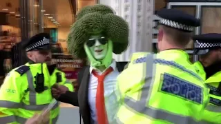 Londra, arrestato 'uomo broccolo': manifestava per Extinction Rebellion