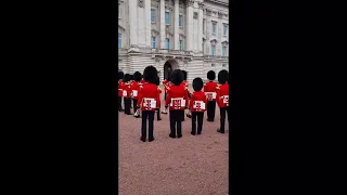 Смена караула у Букенгемского дворца. Changing of the guard at Buckingham Palace.