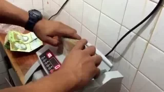 Maquina para contar dinero fácil y detecta billete falso