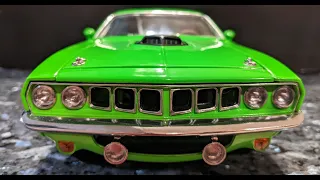 1/18 Diecast Model Car Unboxing of the 1971 Plymouth Barracuda and Review by Highway 61.