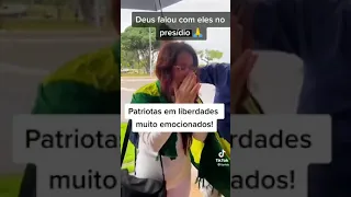 Bolsonarista presa no 8 de janeiro sai da cadeia e comemora. Disse que orava 24h por dia