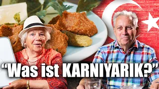 Deutsche Senioren probieren Türkisches Essen